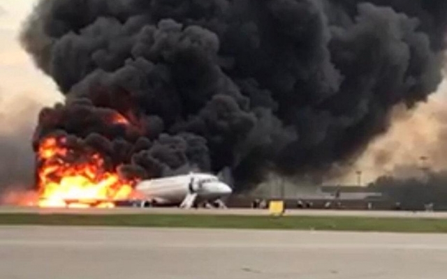 Выжившие пассажиры Sukhoi Superjet 100 благодарят бортпроводников за помощь Фото № 5 Выжившие пассажиры Sukhoi Superjet 100 благодарят бортпроводников за помощь Фото № 5