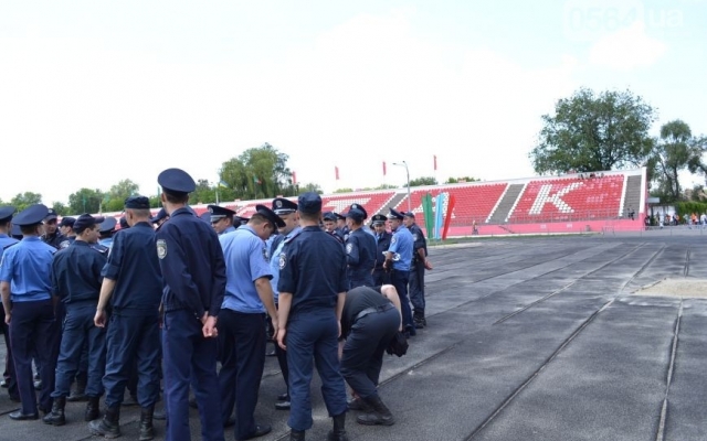Полиция Кривого Рога раздала наряды и провела разводы Фото № 0 Полиция Кривого Рога раздала наряды и провела разводы Фото № 0