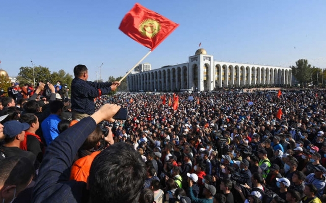 В Киргизстане противостояния между митингующими обострились с новой силой Фото № 0 В Киргизстане противостояния между митингующими обострились с новой силой Фото № 0