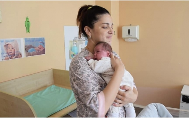 Женщина родила близнецов с разницей в 2,5 месяца Фото № 1 Женщина родила близнецов с разницей в 2,5 месяца Фото № 1