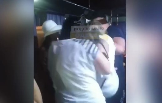 В Одессе мужчина накинулся с кулаками на беременную женщину в маршрутке (ВИДЕО 18+) Фото № 1 В Одессе мужчина накинулся с кулаками на беременную женщину в маршрутке (ВИДЕО 18+) Фото № 1