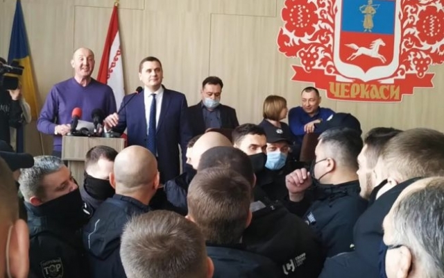 В Черкасском горсовете решили проучить депутата от В Черкасском горсовете решили проучить депутата от