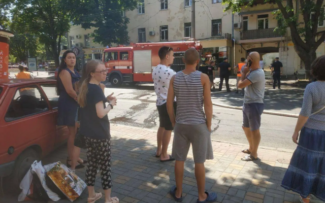 В центре Одессы полыхает многоэтажка (ФОТО, ВИДЕО) Фото № 5 В центре Одессы полыхает многоэтажка (ФОТО, ВИДЕО) Фото № 5