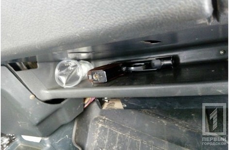 У криворожанина в машине нашли пистолет и детали с вагонов Фото № 1 У криворожанина в машине нашли пистолет и детали с вагонов Фото № 1
