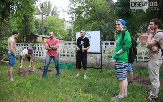 В Кривом Роге высадили деревья будущего Фото № 2 В Кривом Роге высадили деревья будущего Фото № 2