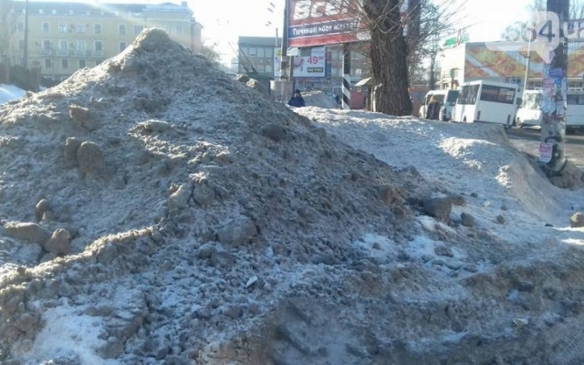 В Кривом Роге обледеневшие тротуары создают массу проблем горожанам Фото № 7 В Кривом Роге обледеневшие тротуары создают массу проблем горожанам Фото № 7