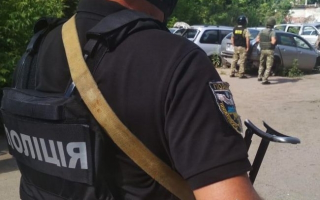 Полтавский автоугонщик поменял заложника с сотрудника УГРО на начальника и с ним пытается покинуть город Фото № 0 Полтавский автоугонщик поменял заложника с сотрудника УГРО на начальника и с ним пытается покинуть город Фото № 0
