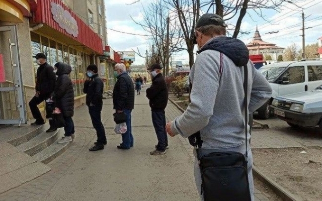 На Западной Украине паника, люди штурмуют магазины из-за запрета выхода из дома на выходных Фото № 0 На Западной Украине паника, люди штурмуют магазины из-за запрета выхода из дома на выходных Фото № 0