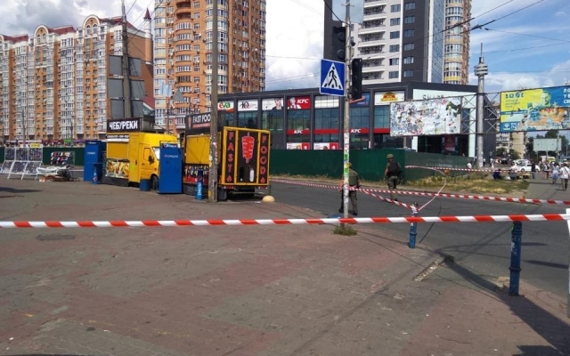Мэр Киева сообщил, что на Минском рынке в Киеве обнаружены две бомбы (ФОТО) Фото № 1 Мэр Киева сообщил, что на Минском рынке в Киеве обнаружены две бомбы (ФОТО) Фото № 1
