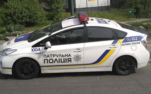 Под Полтавой мужчину полицейские хотели госпитализировать насильно и сломали ему руку (ФОТО) Фото № 0 Под Полтавой мужчину полицейские хотели госпитализировать насильно и сломали ему руку (ФОТО) Фото № 0