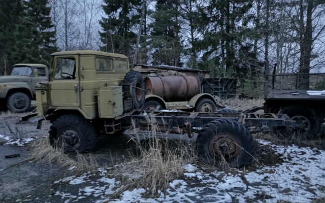 Нашли заброшенную военную базу СССР: на ней осталось много техники (ФОТО) Фото № 3 Нашли заброшенную военную базу СССР: на ней осталось много техники (ФОТО) Фото № 3