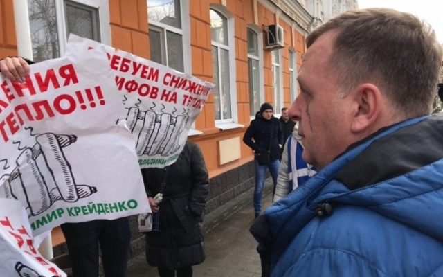 Выбивал двери, прыгал по столам: Выбивал двери, прыгал по столам: