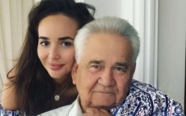 Внучка Витольда Фокина призналась, что это она устроила дедушку замглавы украинской делегации ТКГ (ФОТО) Фото № 0 Внучка Витольда Фокина призналась, что это она устроила дедушку замглавы украинской делегации ТКГ (ФОТО) Фото № 0