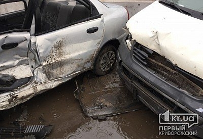 ДТП на Мусоргского: пострадавшего забрали в реанимацию Фото № 0 ДТП на Мусоргского: пострадавшего забрали в реанимацию Фото № 0