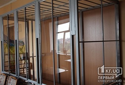 Криворожанка, убившая соседа саперной лопаткой, отправилась в СИЗО Фото № 0 Криворожанка, убившая соседа саперной лопаткой, отправилась в СИЗО Фото № 0