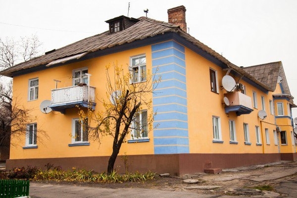 Одна из улиц Кривого Рога запестрила разноцветными домами Фото № 1 Одна из улиц Кривого Рога запестрила разноцветными домами Фото № 1