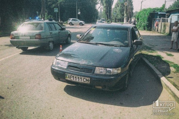 На перекрестке не разошлись два автомобиля. Пострадал случайный прохожий Фото № 0 На перекрестке не разошлись два автомобиля. Пострадал случайный прохожий Фото № 0