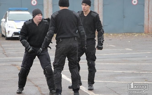 Патрульные Кривого Рога продемонстрировали свои умения Фото № 9 Патрульные Кривого Рога продемонстрировали свои умения Фото № 9