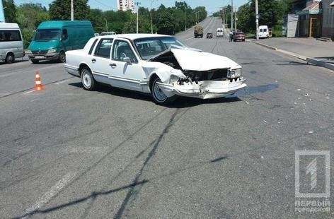 ДТП в Кривом Роге: Lincoln врезался в Opel, пятеро пострадавших в больнице Фото № 0 ДТП в Кривом Роге: Lincoln врезался в Opel, пятеро пострадавших в больнице Фото № 0