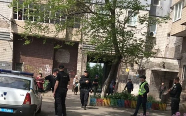 В Кривом Роге снова заминировали дом, где проживают родители Президента Фото № 0 В Кривом Роге снова заминировали дом, где проживают родители Президента Фото № 0