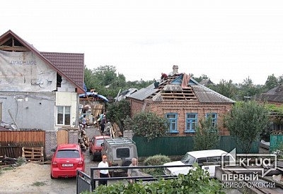 Пострадавшим от смерча в Кривом Роге горисполком выплатит более 36 тысяч гривен Фото № 0 Пострадавшим от смерча в Кривом Роге горисполком выплатит более 36 тысяч гривен Фото № 0