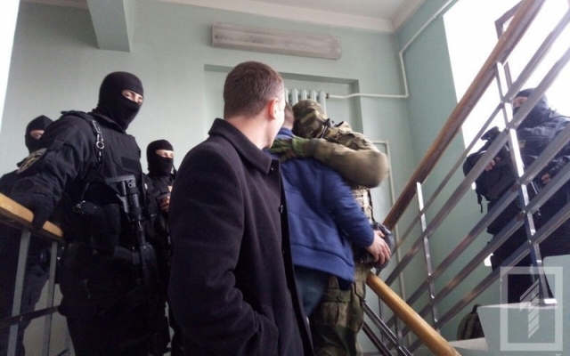 В здании криворожского горисполкома проводят обыск вооруженные люди Фото № 4 В здании криворожского горисполкома проводят обыск вооруженные люди Фото № 4