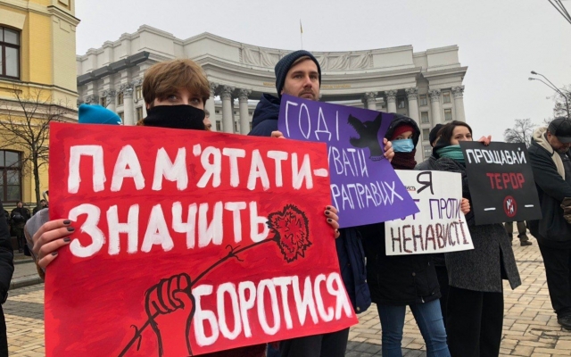 В столице Украины беспорядки и протесты (ФОТО, ВИДЕО) Фото № 1 В столице Украины беспорядки и протесты (ФОТО, ВИДЕО) Фото № 1
