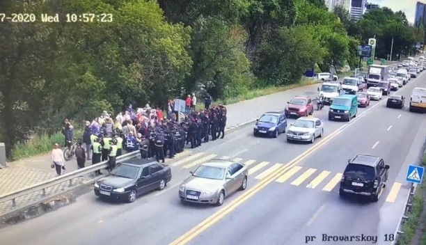 Митингующие в Киеве перекрыли мост метро (ФОТО, ВИДЕО) Фото № 0 Митингующие в Киеве перекрыли мост метро (ФОТО, ВИДЕО) Фото № 0