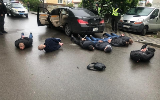 В Броварах предприниматели и нелегалы устроили перестрелку, как в 90-е (ФОТО, ВИДЕО) Фото № 0 В Броварах предприниматели и нелегалы устроили перестрелку, как в 90-е (ФОТО, ВИДЕО) Фото № 0