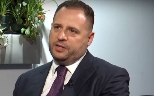 Королевские замашки: Андрей Ермак отправился в Германию на президентском самолете Фото № 0 Королевские замашки: Андрей Ермак отправился в Германию на президентском самолете Фото № 0