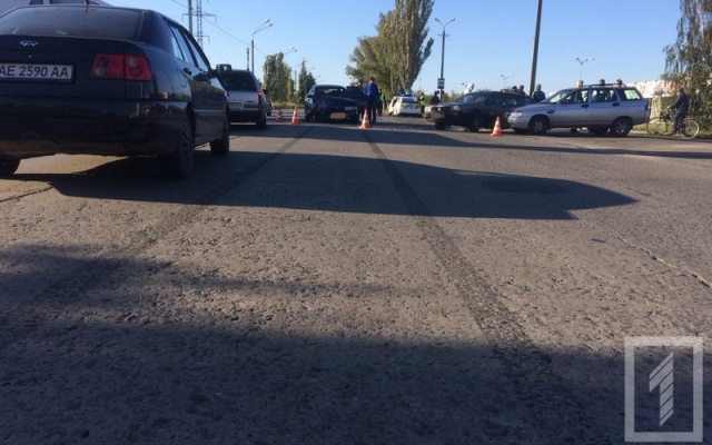 В тройном ДТП в Кривом Роге пострадала беременная девушка Фото № 3 В тройном ДТП в Кривом Роге пострадала беременная девушка Фото № 3