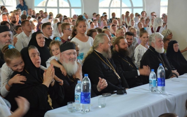 На Рівненщині Московський патріархат примусив дітей співати під портретом царя Фото № 0 На Рівненщині Московський патріархат примусив дітей співати під портретом царя Фото № 0