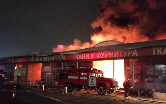 В Харькове произошел масштабный пожар на рынке «Барабашово» - сгорели десятки магазинов (ВИДЕО) Фото № 0 В Харькове произошел масштабный пожар на рынке «Барабашово» - сгорели десятки магазинов (ВИДЕО) Фото № 0