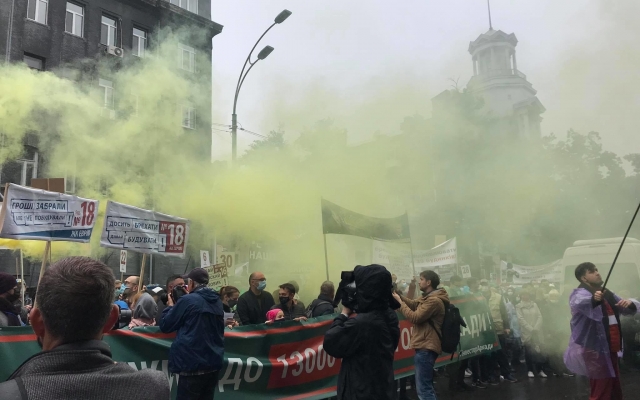 В центре Киева протест: тысяча людей грозятся перекрыть Крещатик и поставить палатки (ФОТО) Фото № 1 В центре Киева протест: тысяча людей грозятся перекрыть Крещатик и поставить палатки (ФОТО) Фото № 1