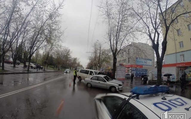 ДТП на Мусоргского: пострадавшего забрали в реанимацию Фото № 6 ДТП на Мусоргского: пострадавшего забрали в реанимацию Фото № 6