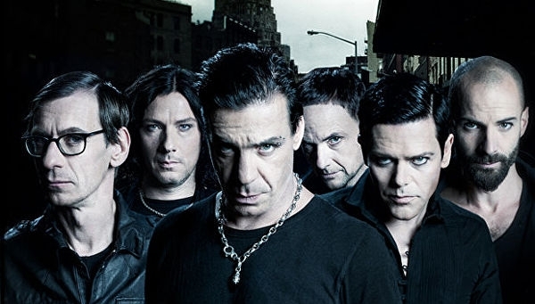 Тилль Линдеманн признается в любви на русском: новый клип Rammstein Фото № 0 Тилль Линдеманн признается в любви на русском: новый клип Rammstein Фото № 0