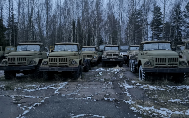Нашли заброшенную военную базу СССР: на ней осталось много техники (ФОТО) Фото № 2 Нашли заброшенную военную базу СССР: на ней осталось много техники (ФОТО) Фото № 2