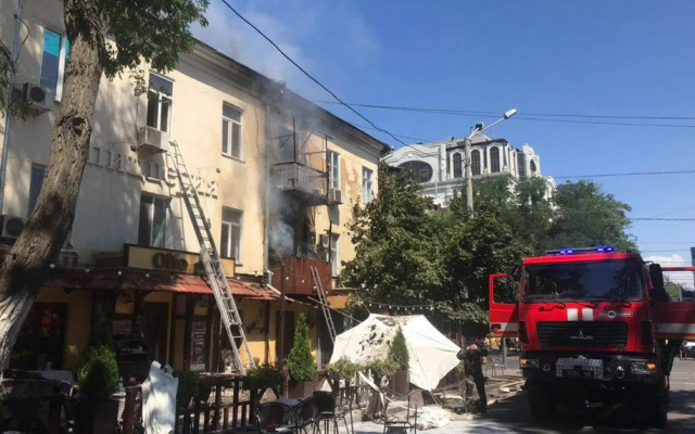 В центре Одессы полыхает многоэтажка (ФОТО, ВИДЕО) Фото № 2 В центре Одессы полыхает многоэтажка (ФОТО, ВИДЕО) Фото № 2