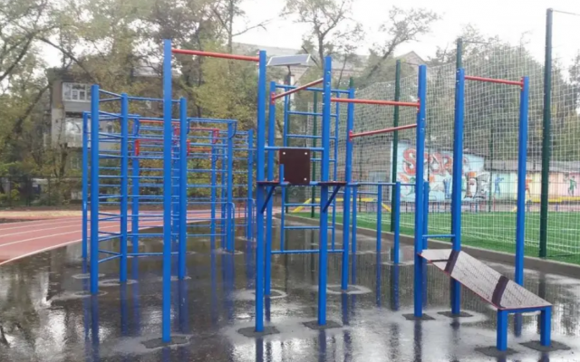 В Киеве на площадке школы обнаружили висящего мужчину (ФОТО 18+) Фото № 0 В Киеве на площадке школы обнаружили висящего мужчину (ФОТО 18+) Фото № 0