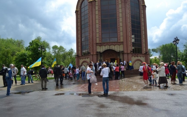 Проливной дождь не разогнал Парад вышиванок в Кривом Роге Фото № 5 Проливной дождь не разогнал Парад вышиванок в Кривом Роге Фото № 5