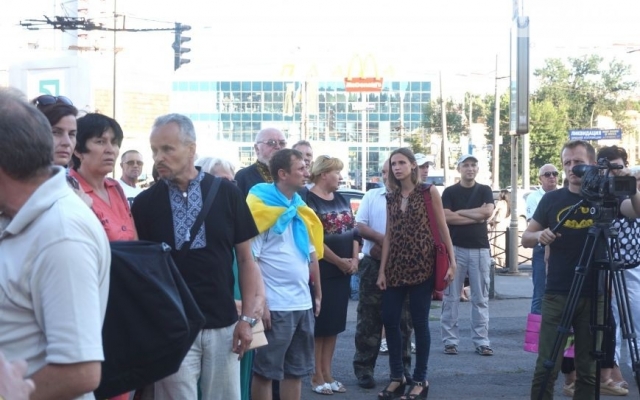 В Кривом Роге участники АТО и родственники погибших солдат провели митинг-реквием по погибшим в В Кривом Роге участники АТО и родственники погибших солдат провели митинг-реквием по погибшим в