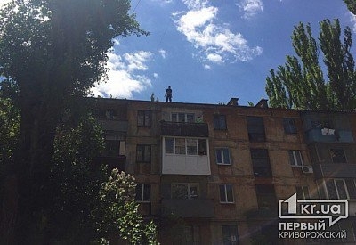Полицейские спасли криворожанку, которую годовалый сын закрыл на балконе Фото № 0 Полицейские спасли криворожанку, которую годовалый сын закрыл на балконе Фото № 0