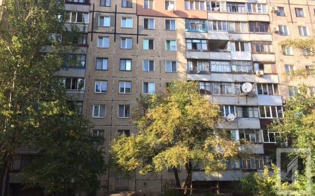 В Кривом Роге разбился ребенок, выпав с 4 этажа Фото № 2 В Кривом Роге разбился ребенок, выпав с 4 этажа Фото № 2