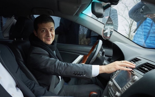В сети показали автопарк Зеленского от Suzuki до Tesla (ФОТО) Фото № 5 В сети показали автопарк Зеленского от Suzuki до Tesla (ФОТО) Фото № 5