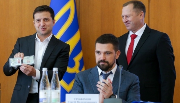Глава Тернопольской ОГА написал заявление на увольнение из-за коронавируса Фото № 0 Глава Тернопольской ОГА написал заявление на увольнение из-за коронавируса Фото № 0