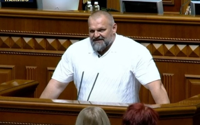 «Думал, кричать будут громче», - Василий Вирастюк прокомментировал свой первый день в Верховной Раде Фото № 0 «Думал, кричать будут громче», - Василий Вирастюк прокомментировал свой первый день в Верховной Раде Фото № 0