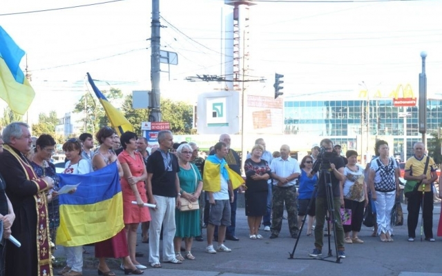 В Кривом Роге участники АТО и родственники погибших солдат провели митинг-реквием по погибшим в В Кривом Роге участники АТО и родственники погибших солдат провели митинг-реквием по погибшим в