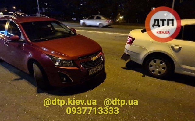 В Киеве полиция сбила пешехода: он скончался в скорой (ФОТО) Фото № 3 В Киеве полиция сбила пешехода: он скончался в скорой (ФОТО) Фото № 3
