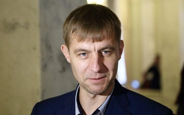 Бывший народный избранник Гаврилюк рассказал, как стал простым таксистом Фото № 0 Бывший народный избранник Гаврилюк рассказал, как стал простым таксистом Фото № 0