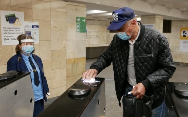 В Киеве и Харькове запустили метро: как первые пассажиры ехали в поезде (ФОТО, ВИДЕО) Фото № 3 В Киеве и Харькове запустили метро: как первые пассажиры ехали в поезде (ФОТО, ВИДЕО) Фото № 3